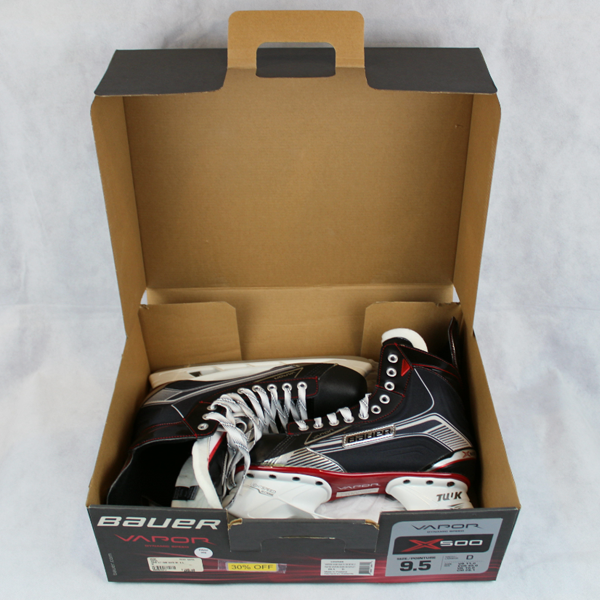 New in Box SR Bauer Vapor X500 Hockey Skates Regular Width Size 9.5D 006F
