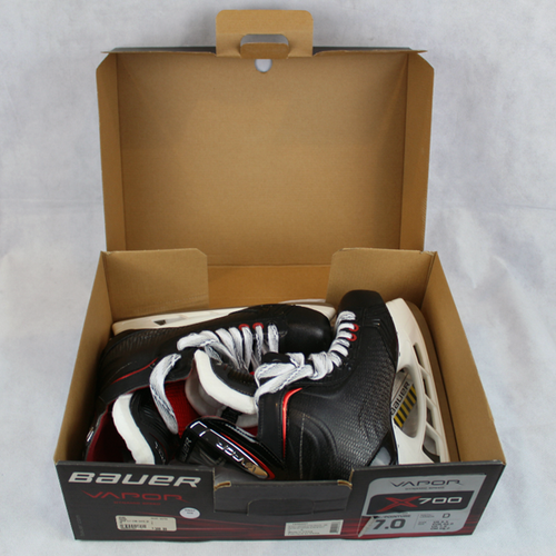 New in Box SR Bauer Vapor X700 Hockey Skates Regular Width Size 7.0D 009F