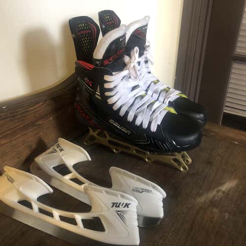 Senior Bauer Vapor 2X Extra Wide Width  Size 8 Hockey Skates