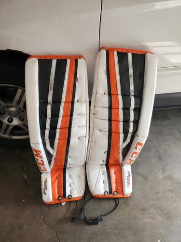 White Used Senior 35" CCM Extreme Flex 860 Goalie Leg Pads