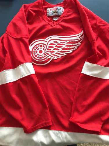 Red Adult XL CCM Jersey