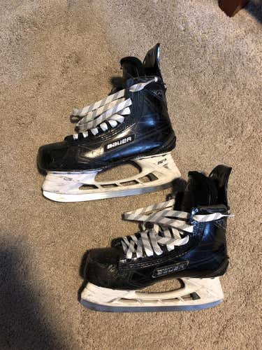 Junior Bauer Supreme 1S Regular Width  Size 5 Hockey Skates