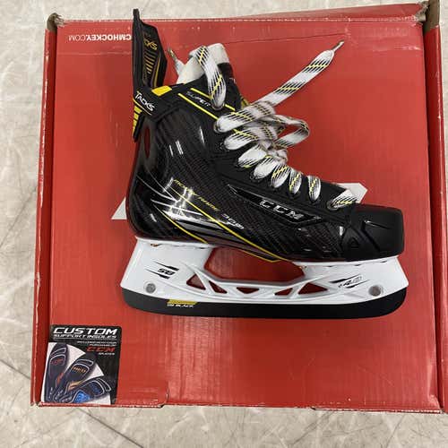 New CCM Super Tacks Jr Hockey Skates Size 5 D