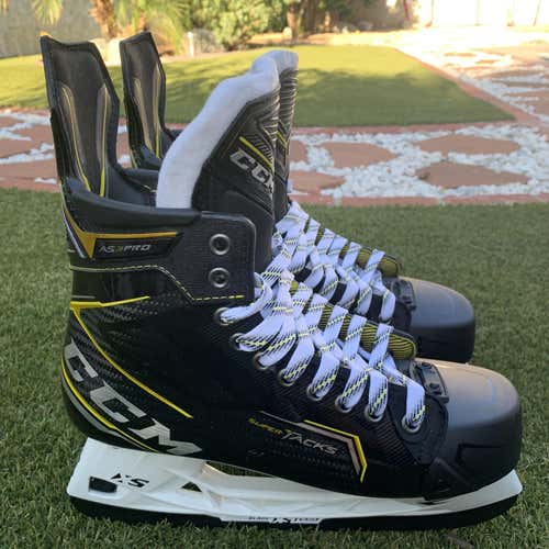 ( Open To Offers ) New CCM As3 Pro Size 9 EE Hockey Skates