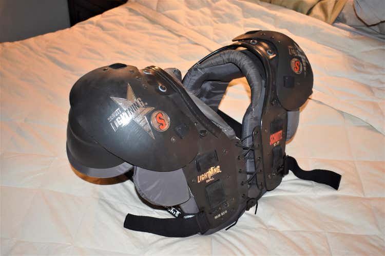 Schutt Lightning Football Shoulder Pads, Medium 16-17" - Top Condition!