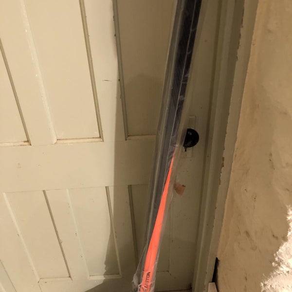 New Intermediate Easton Right Handed V9E Hockey Stick Mid Pattern |  SidelineSwap