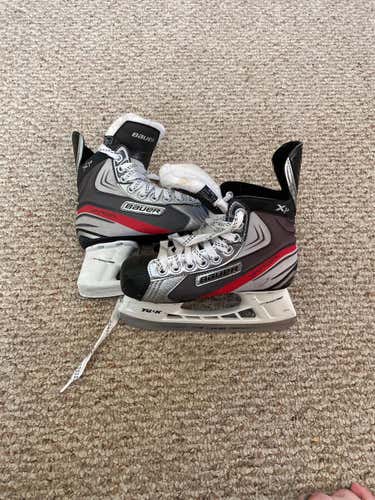 Youth Bauer Vapor   Size 3 Hockey Skates