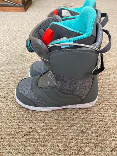 (Barely Used) Women's Size 8.0 (Women's 9.0) Burton Snowboard Boots