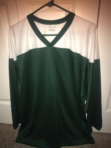 Green Unisex Medium CCM Jersey & White Unisex Medium CCM Jersey