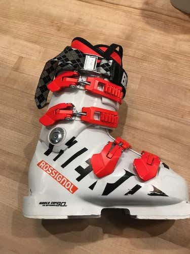 Size 5.5 (w)/4.5(m) Used Kid's Rossignol Racing Ski Boots 90 Flex