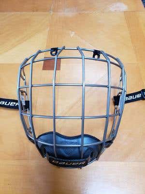 Bauer Re-Akt Titanium Cage