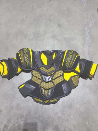 New Senior Medium Bauer Supreme TotalOne MX3 Shoulder Pads
