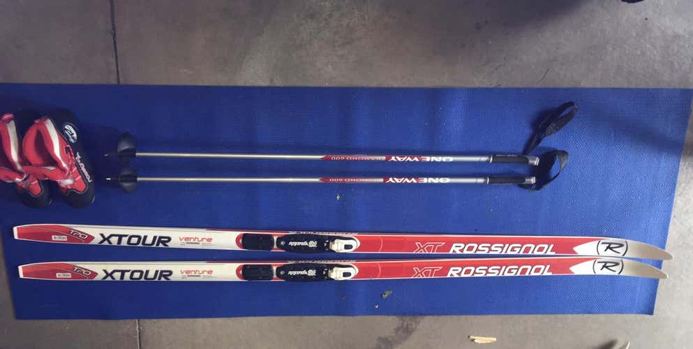Hardly used Youth Rossignol XTOUR Venture skis, with boots and poles