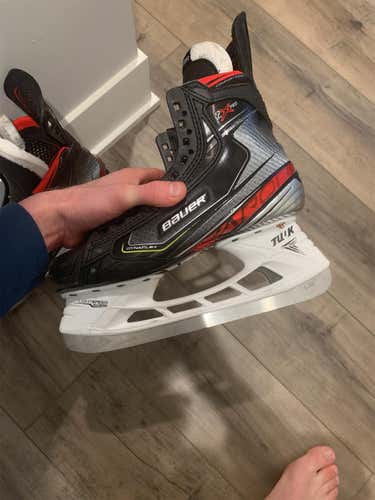 Senior Bauer Vapor 2X Pro Regular Width Pro Stock Size 8 Hockey Skates