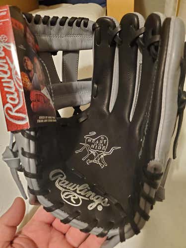 New Rawlings Right Hand Throw Heart of the Hide Baseball Glove 11.75"