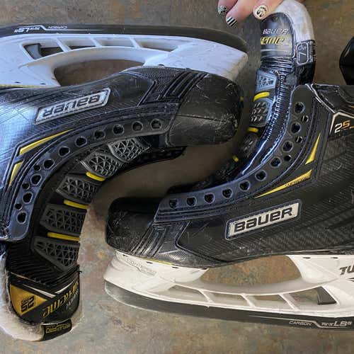Senior Bauer Supreme 2S Pro Regular Width Pro Stock Size 7.5 Hockey Skates