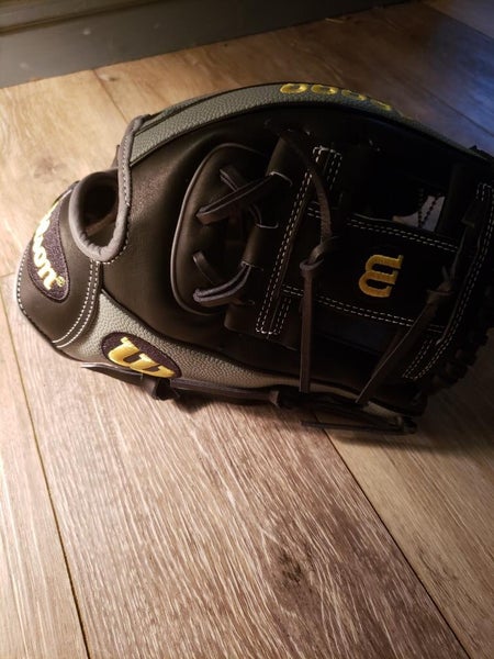 Super skin New Infield A2000 1786 11.5" Baseball Glove