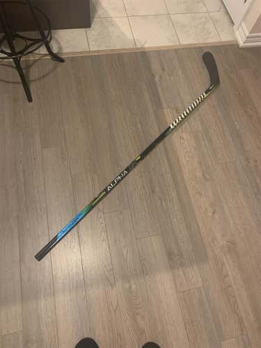 Senior Left Hand Alpha DX Pro Team Heel Pattern  Hockey Stick