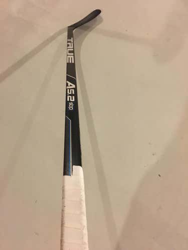 Used True A5.2 SBP Senior Hockey Stick RH 75 Flex MC