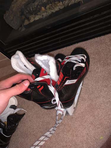 Junior CCM JetSpeed Shock Regular Width  Size 3 Hockey Skates