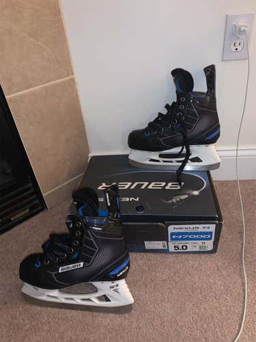 Junior Bauer Nexus 7000 Regular Width  Size 5 Hockey Skates