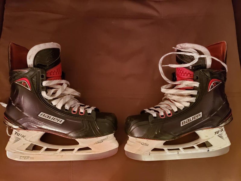 Used Senior Bauer Vapor 1X 2.0 Size 8.5 D includes 2 sets of blades!