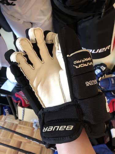 New Bauer Vapor APX2 Pro Gloves 13" Penguins Vegas Gold