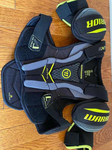 Junior Medium Warrior Alpha QX3 Shoulder Pads