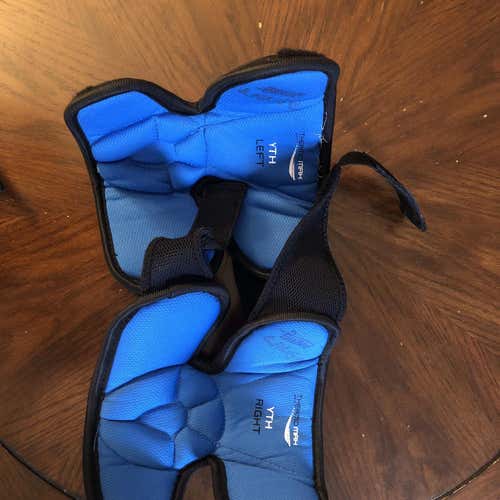 Used Bauer Youth Knee Pads