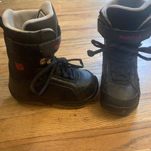 Kid's Size 2 Burton Freestyle Snowboard Boots