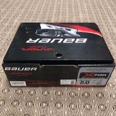 New Junior Bauer Vapor X700 2.0D Goalie Skate (Still In Box)