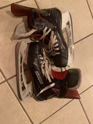 Senior Bauer Vapor X800 Regular Width Size 8.5 Hockey Skates