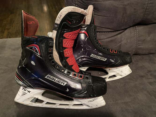 Used Senior Bauer Hockey Skates Regular Width Size 8.5