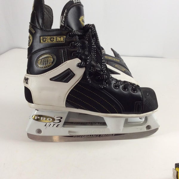 Senior CCM Super Tacks Size 8 Hockey Skates