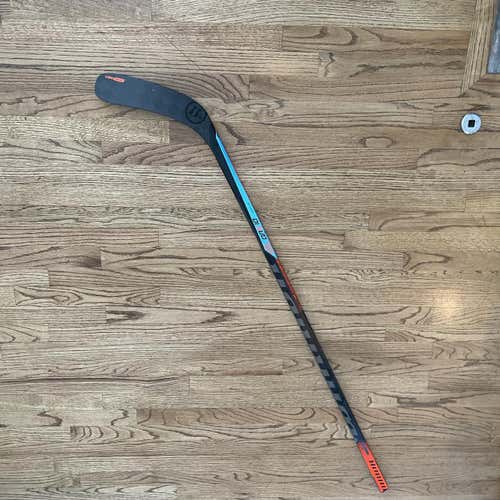 Senior Right Handed Covert QRE10 Mid Pattern Hockey Stick