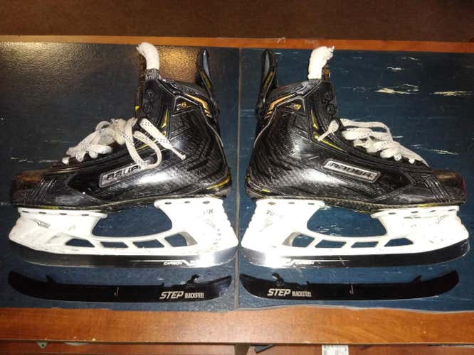 Used Junior Bauer Supreme 2S Pro Hockey Skates Regular Width Size 5.5