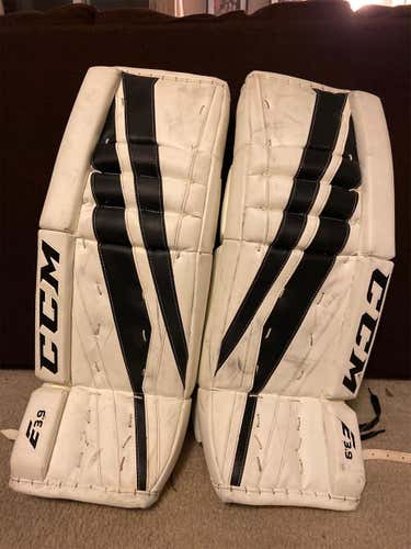 Black Intermediate 29" CCM Extreme Flex E3.9  Goalie Leg Pads