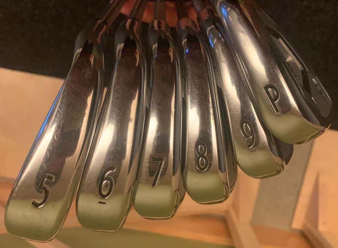 Like New Women's Titleist Right Handed 718 AP3 Iron Set. Reg. Flex Graphite Shafts.