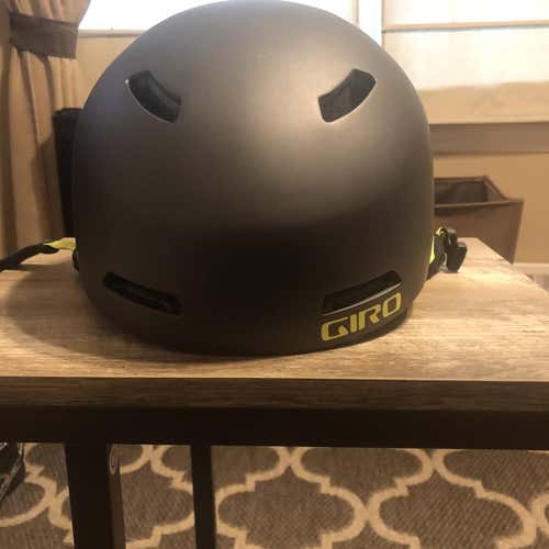Black New Large Giro Ledge MIPS Helmet