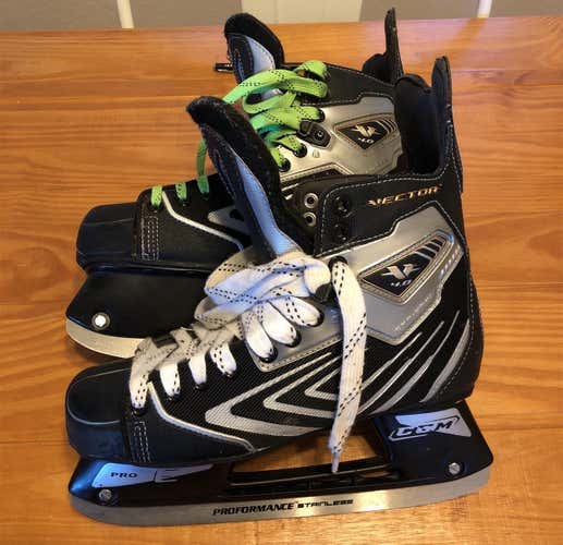 Limited Edition Senior CCM Vector 4.0 Regular Width Size 7 Hockey Skates