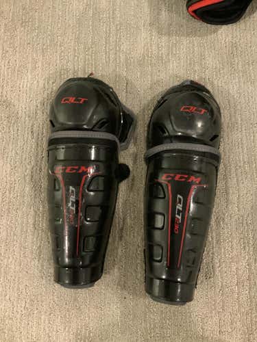 Used Youth CCM QuickLite 230 Shin Pads