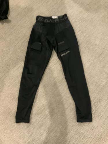 Black  Used Youth Medium Bauer Compression