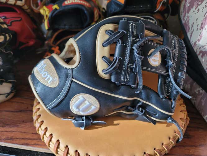 Barely Used Wilson A2000 1786 Baseball Glove 11.5"