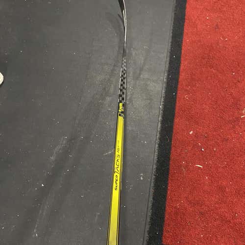 Senior Right Handed Super Tacks AS2 Pro Toe Pattern Hockey Stick
