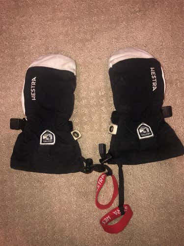 Youth Size 5 Hestra Mitten