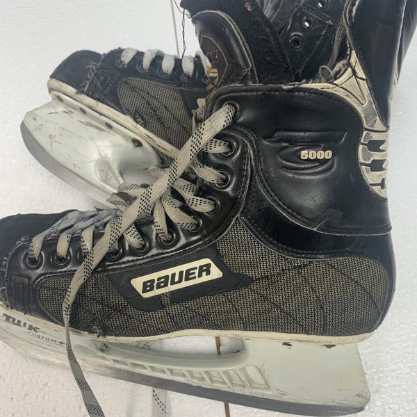 Senior Bauer Supreme 5000 Regular Width Size 10.5 Hockey Skates