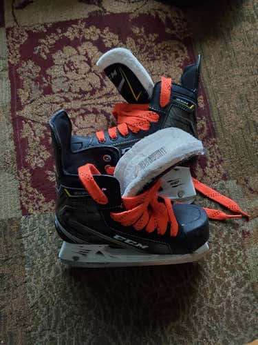 Used Youth CCM Tacks Hockey Skates Size 1.5