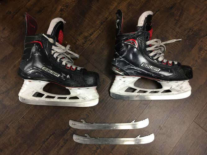 Used Bauer Vapor 1X Junior Hockey Skates Regular Width Size 4.5 + extra runners