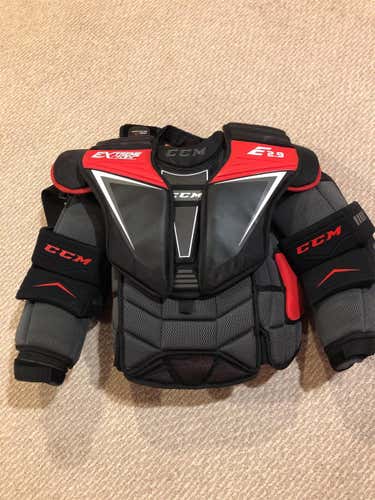 Used intermediate Medium CCM Extreme Flex Shield E2.9 Goalie Chest Protector