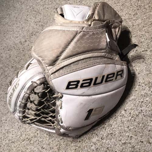 White Bauer 1S Catch Glove